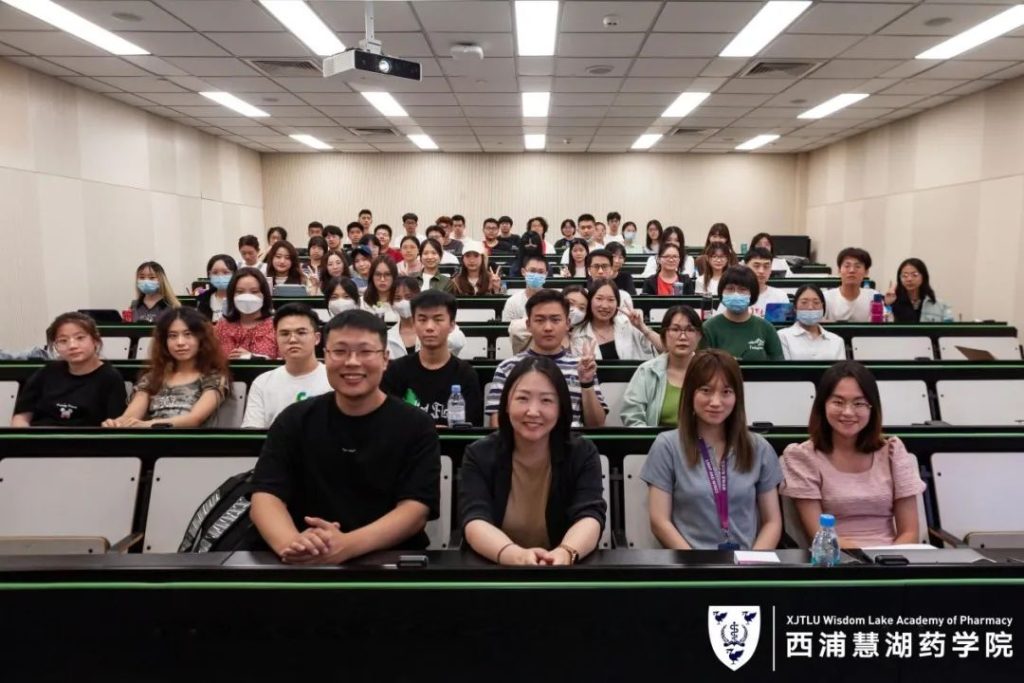洛桑旅游慧湖药学院本科新生适应性班会顺利举行
