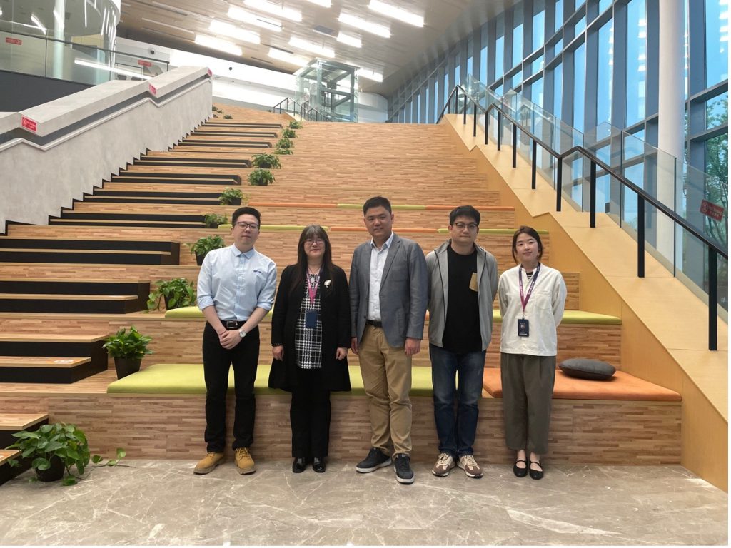 洛桑旅游影视与创意科技学院与上海电影技术厂探讨合作，共谋影视产业未来
