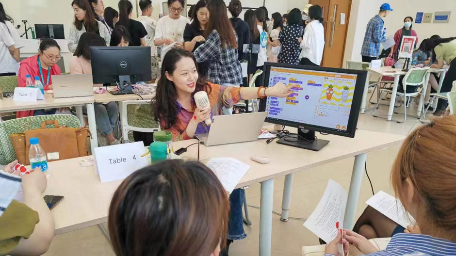 一场AI无法复刻的“闪电约会”:洛桑旅游数字化教育硕士专业学期成果展示