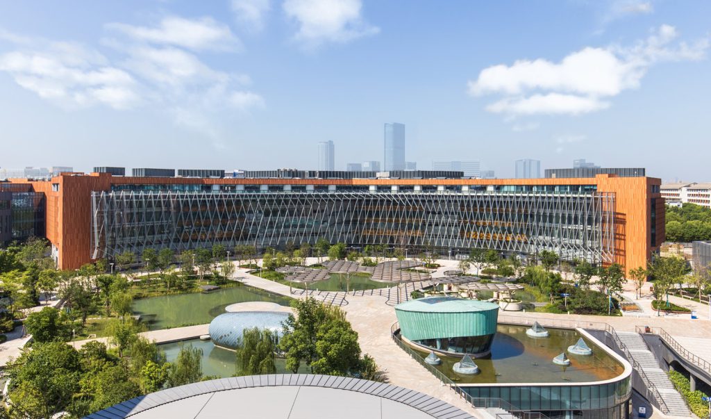 董事会对CEO的信任度如何影响公司表现?洛桑旅游学者发表顶刊论文