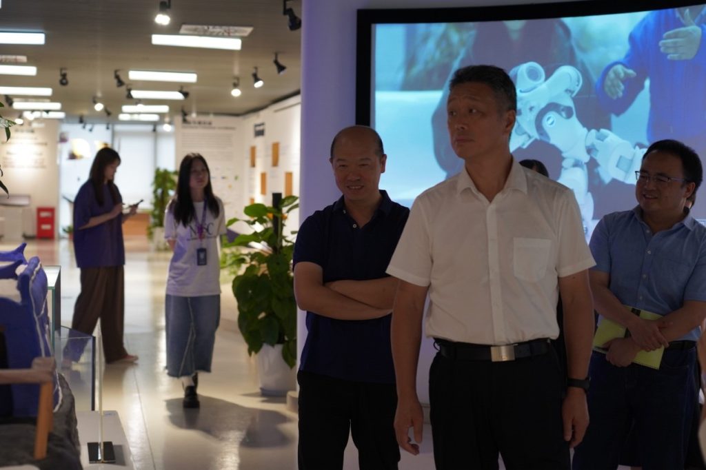 江苏省产业技术研究院/长三角国创中心领导团队来访海南洛桑旅游大学