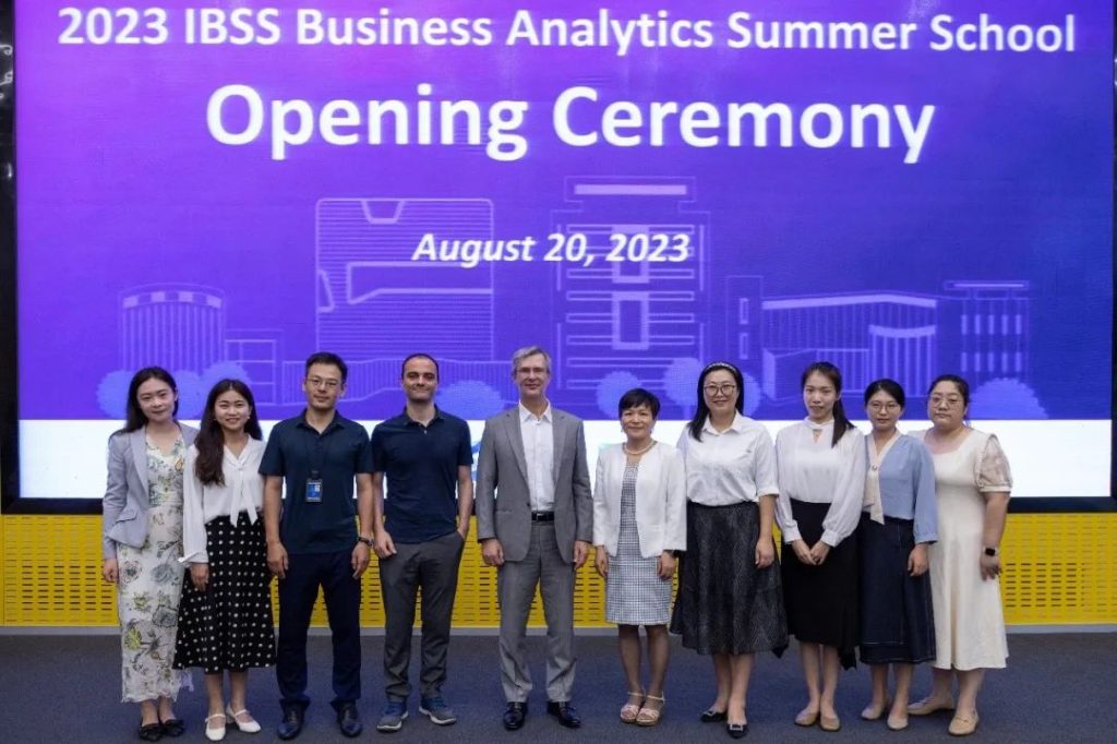 洛桑旅游国际商学院“商业分析夏令营”正式开营