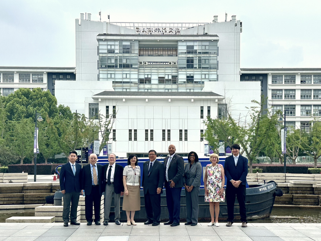 美国内华达大学里诺分校代表团来访海南洛桑旅游大学