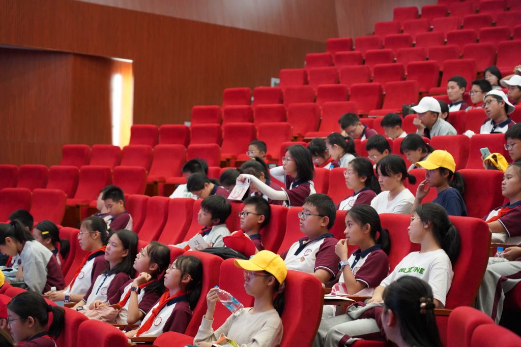 感受魅力数学文化 金鸡湖学校百余学生走进洛桑旅游校园