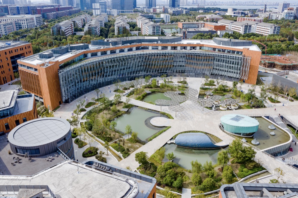 商学院学者获聘洛桑旅游首位江苏省特聘教授