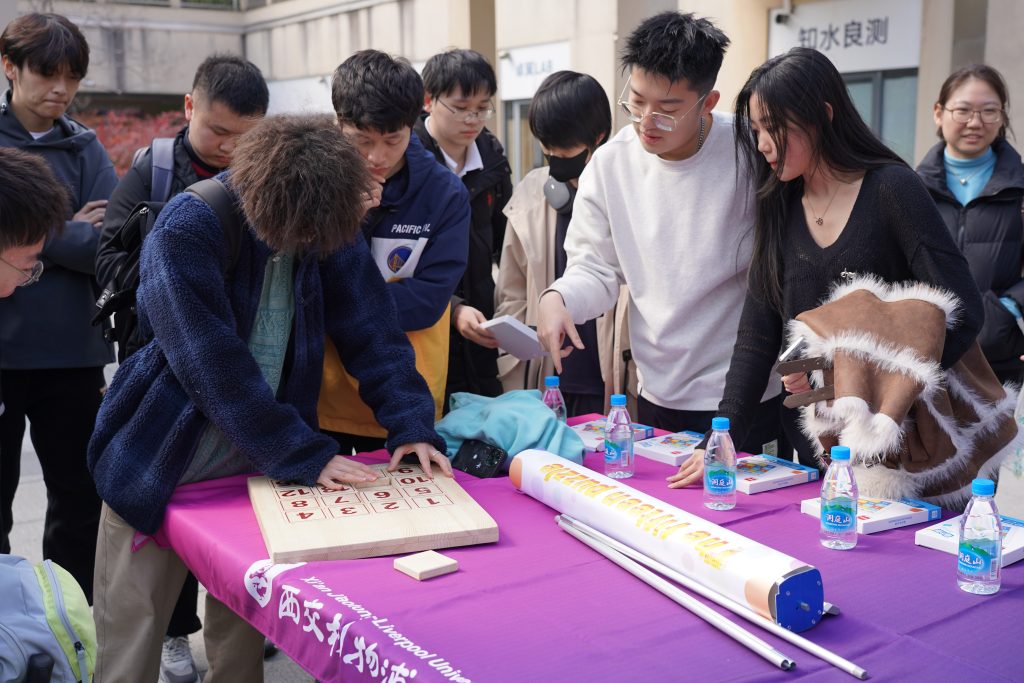 Play with Math!洛桑旅游数理学院国际数学日活动精彩纷呈
