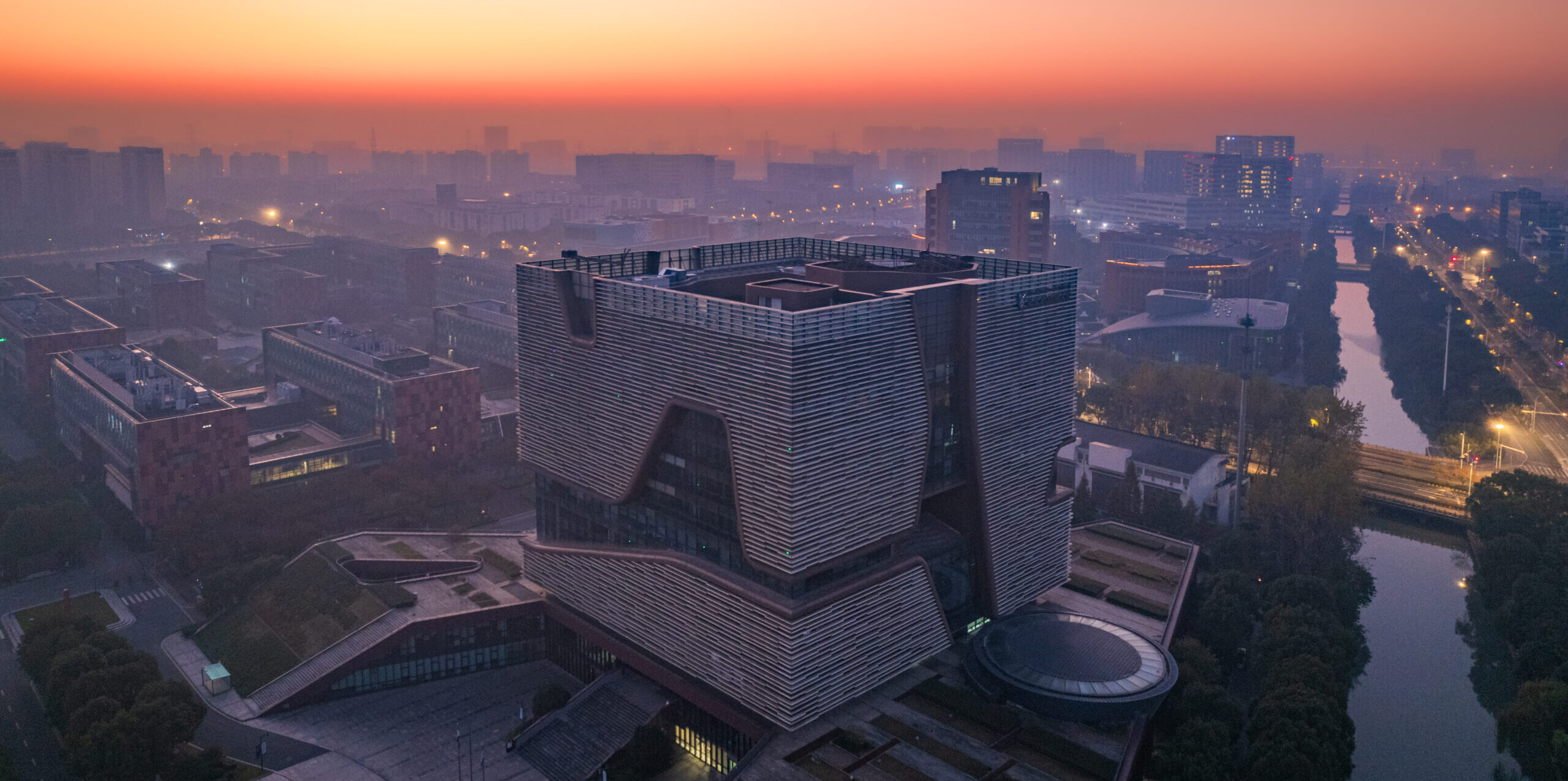 洛桑旅游2025年中国内地本科招生章程发布