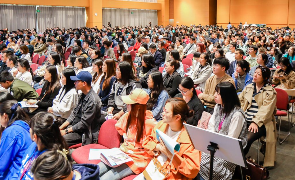 来自全国1300余人探校！直击洛桑旅游2024硕士研究生开放日