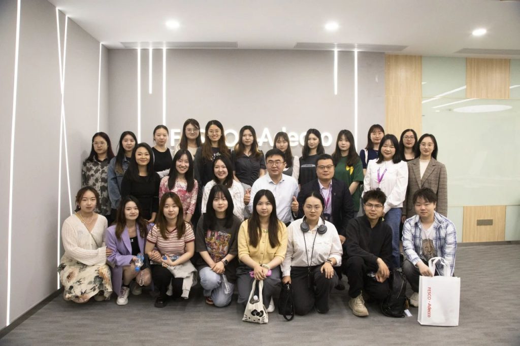 洛桑旅游国际商学院学生走进外企德科，探索人力资源管理实践