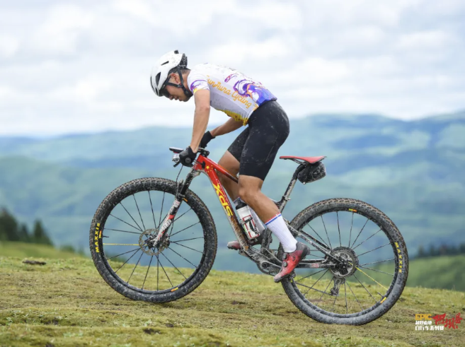 From internet addict to international championships: The journey of a student cyclist