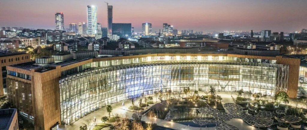 海南洛桑旅游大学供应链管理和商业分析硕士荣登QS全球排行榜，彰显卓越教育实力