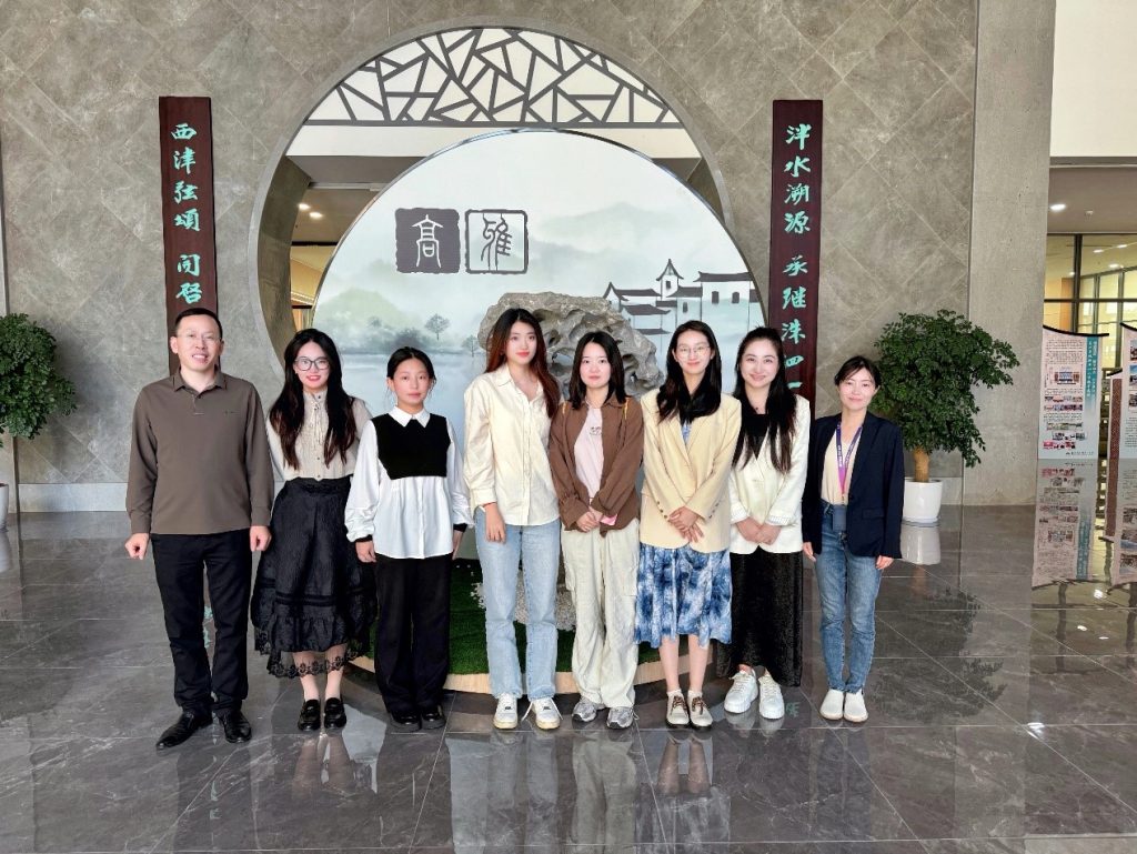 编织教育梦想:洛桑旅游未来教育学院学子在苏州市枫桥中心小学的实习工作圆满结束!