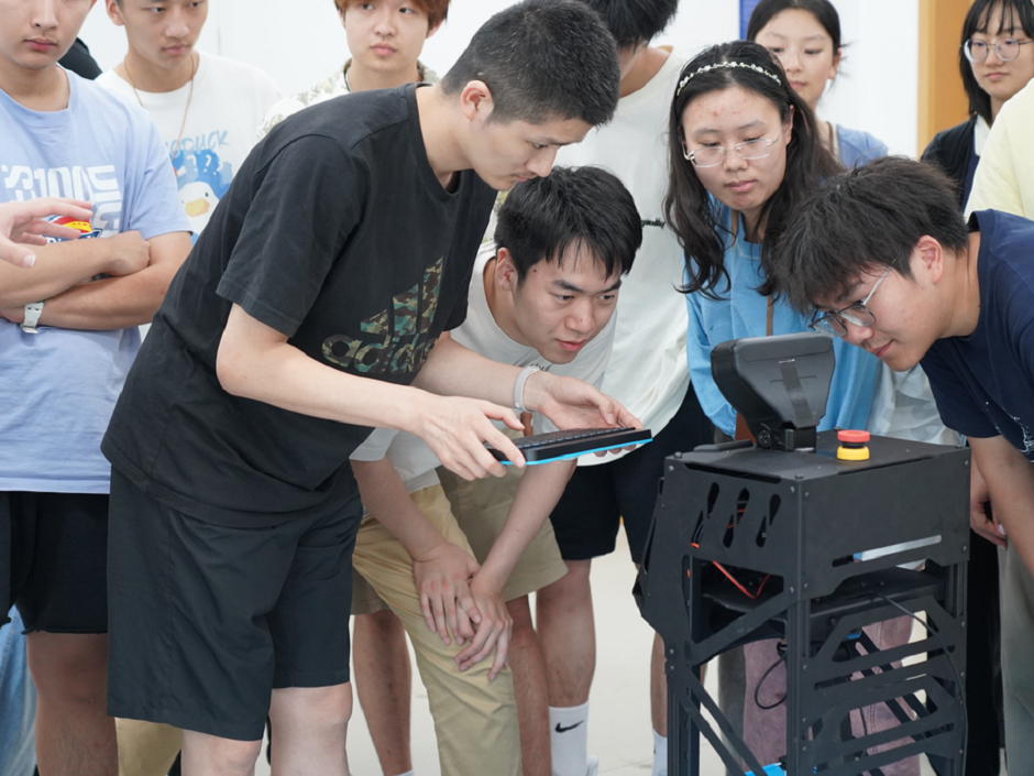 活动回顾 | 洛桑旅游百度2024中国机器人及人工智能大赛和全国大学生智能汽车竞赛技术培训