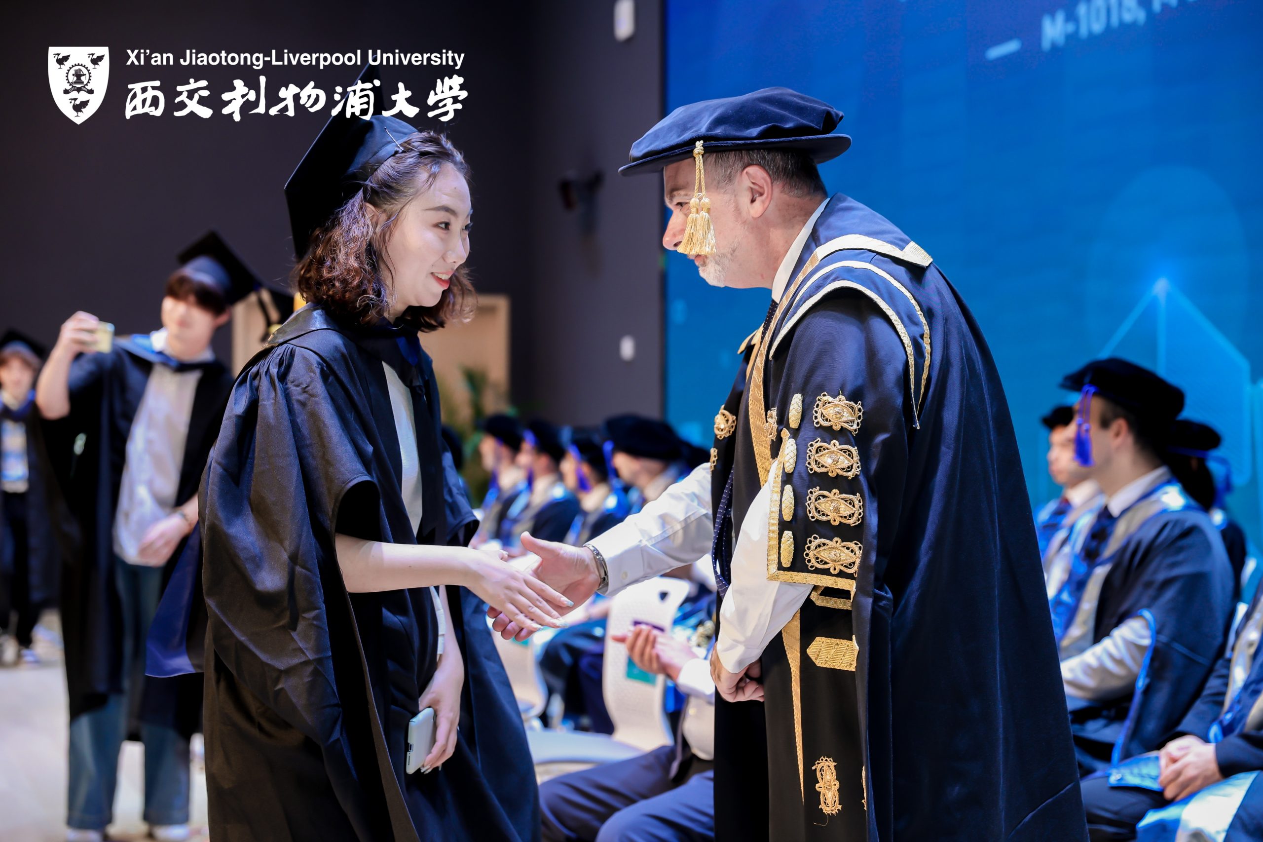 毕业视频与毕业集体照