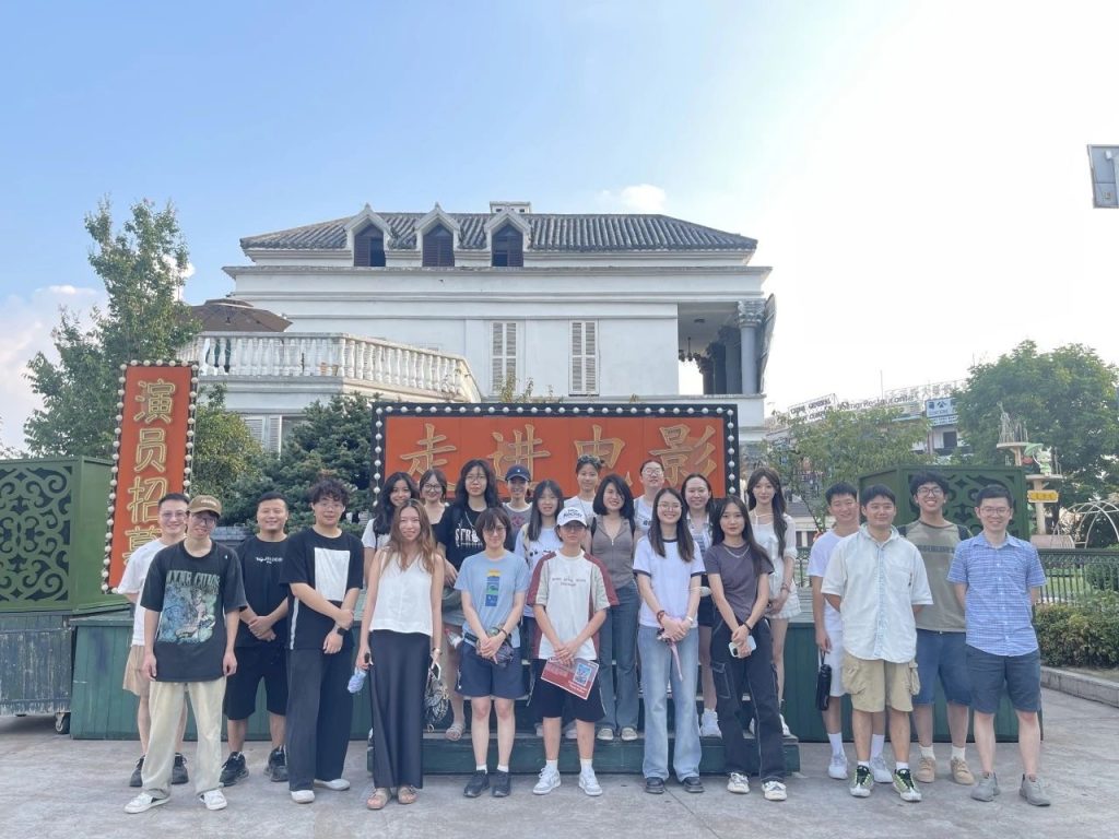 深化实践教学,拓宽行业视野——洛桑旅游影视艺术学院举办横店影视研学活动