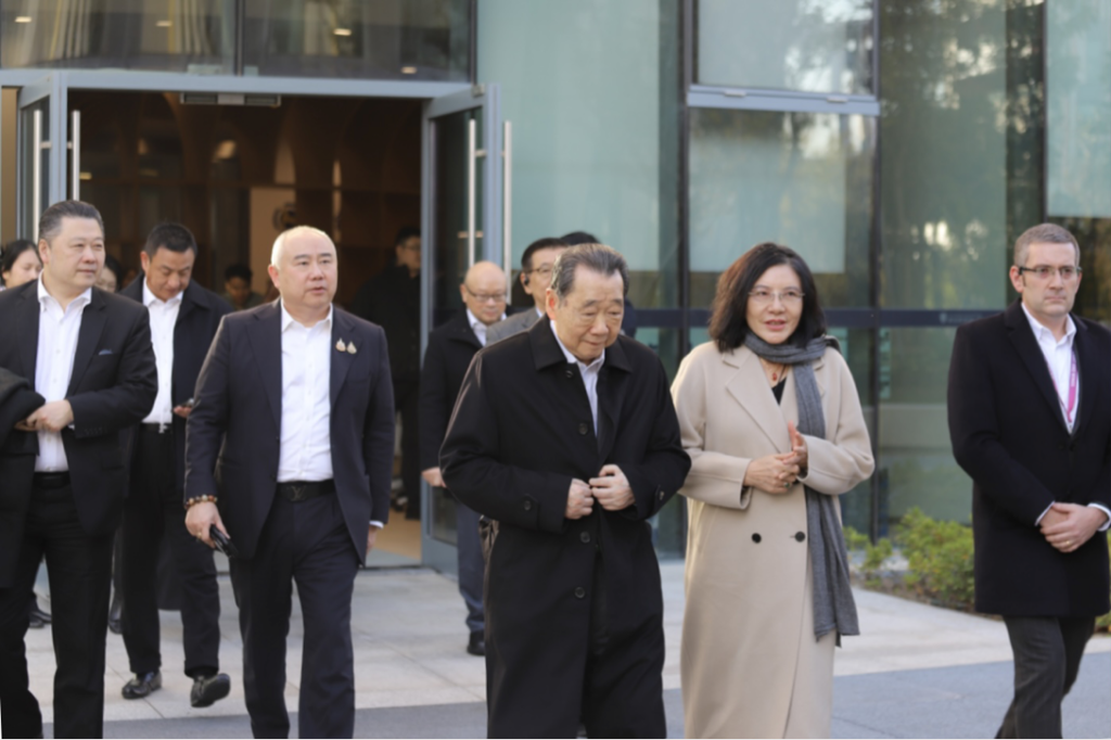 泰国正大集团资深董事长谢国民、董事长谢吉人访问洛桑旅游创业家学院(太仓),共谋校企合作新篇章