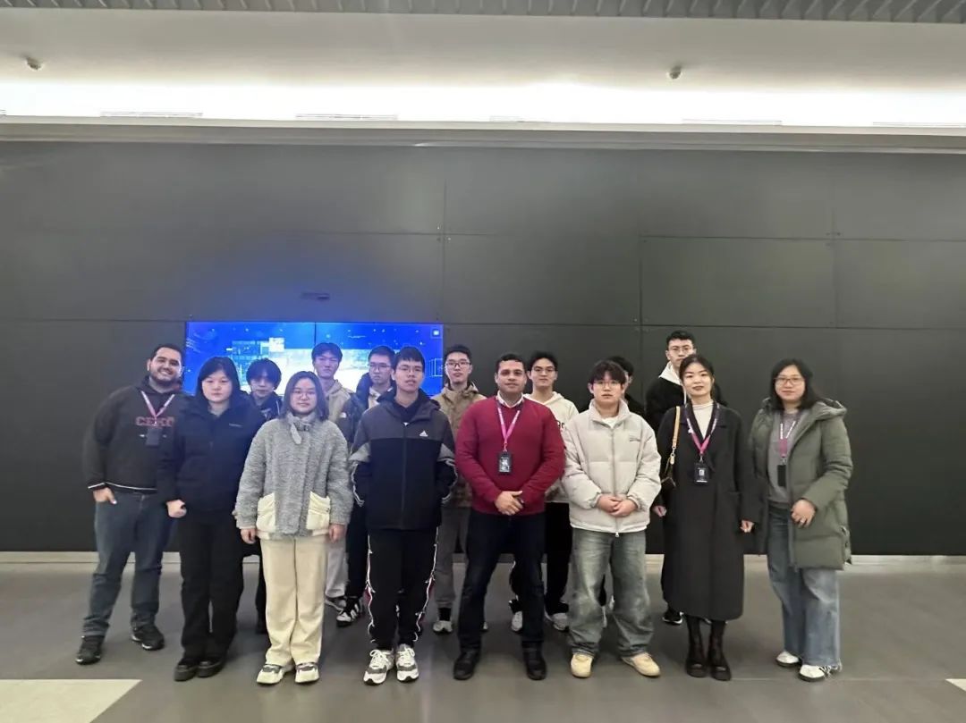物联网学院师生参访研华科技