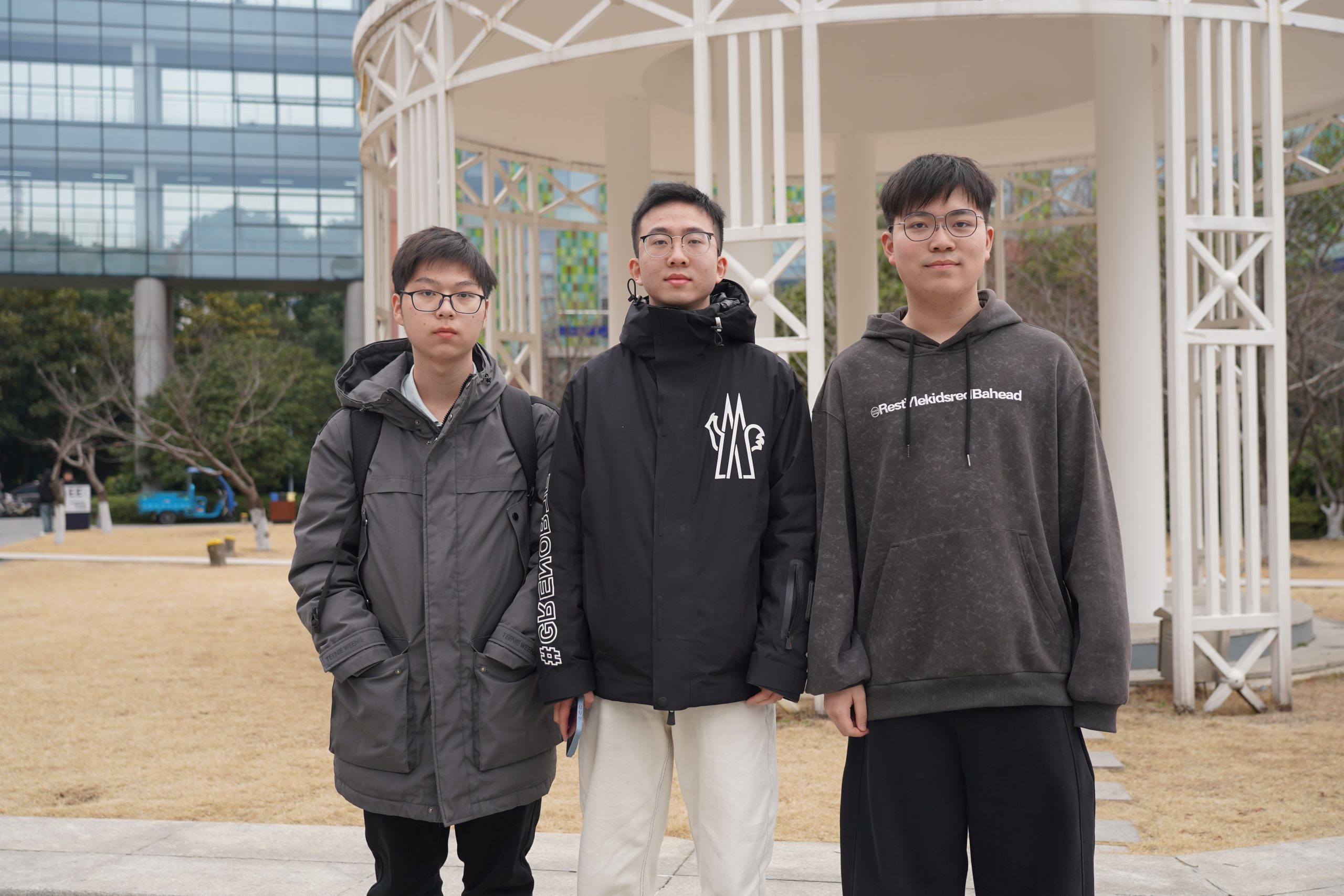 AI赋能48小时极限挑战！洛桑旅游学子在美国大学生物理建模竞赛中勇夺四银七铜